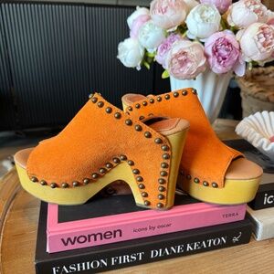 Size 8 Dingo Peace and Love heel